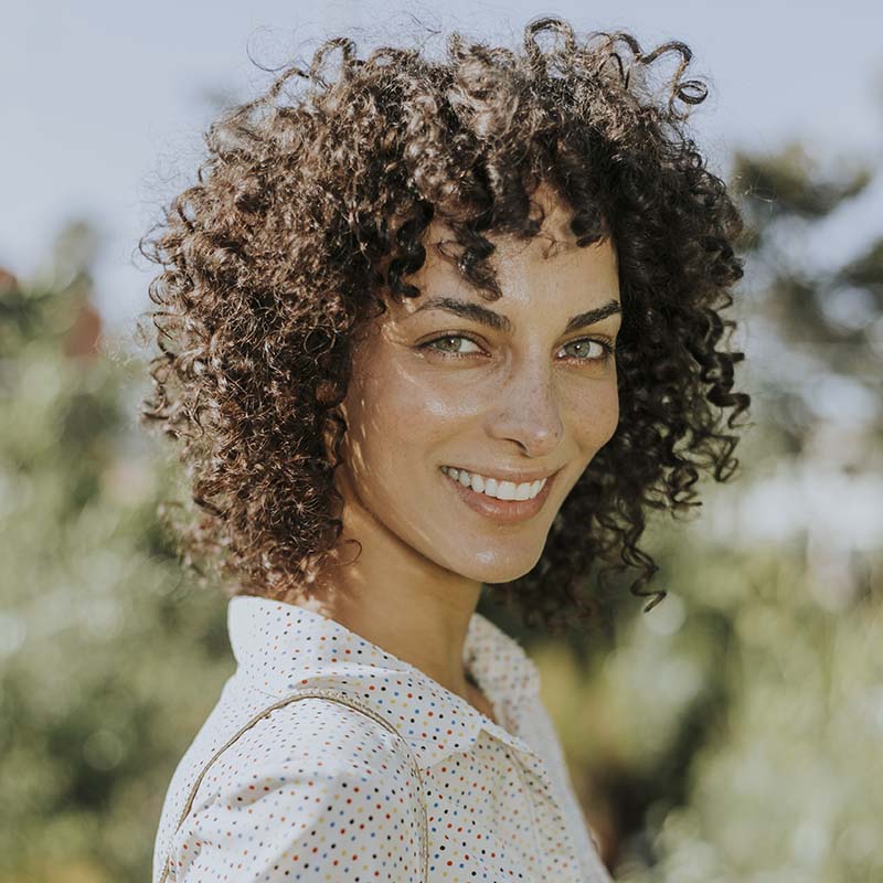 portrait of a beautiful woman sn8y4km.jpg
