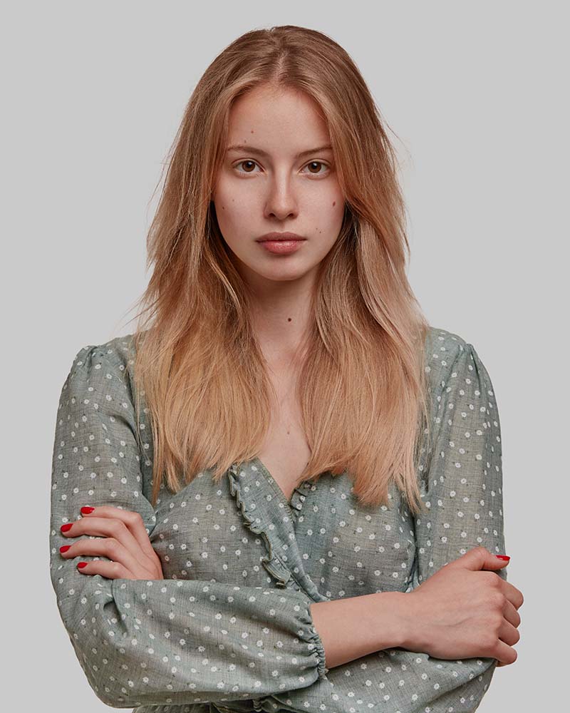 waist up portrait of pretty light haired confident 8k9tz85.jpg